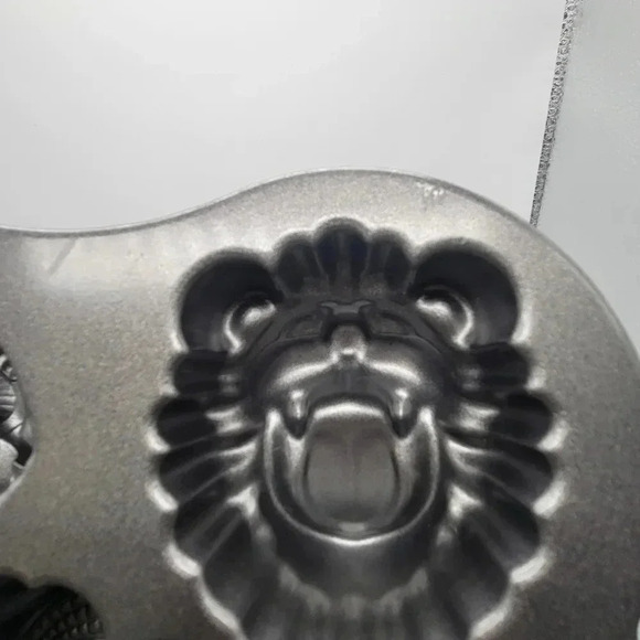 Nordic Ware Hungry Animals Cake Mold Hippo Monkey Lion Cast Aluminum Nordicware - Picture 14 of 14